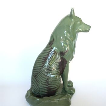 Sculptuur getiteld "Wolf - Fern" door Sabina Pelc, Origineel Kunstwerk, Keramiek