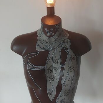 Design intitolato "Le foulard" da Saloua Mercier, Opera d'arte originale, Acrilico
