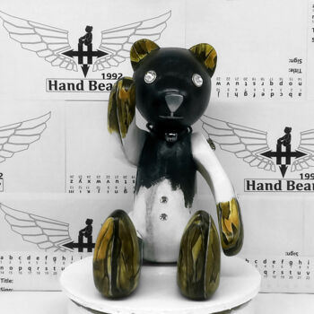 Painting titled "Hand Bear / HB-BF017" by Seven E, Original Artwork, Plastic