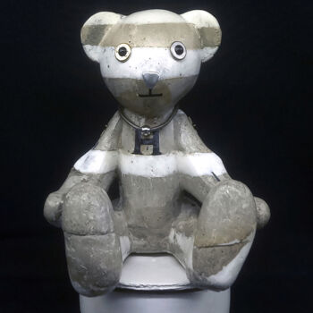 「Vintage bear doll :…」というタイトルの彫刻 Seven Eによって, オリジナルのアートワーク, コンクリート