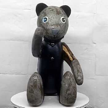 Rzeźba zatytułowany „Vintage bear doll :…” autorstwa Seven E, Oryginalna praca, Plastik