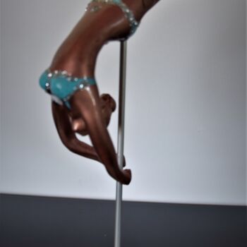 Sculpture titled "Leila" by Shagmac, Original Artwork, Resin