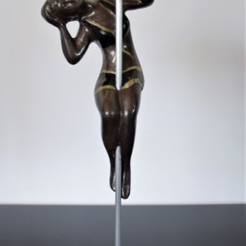 Скульптура под названием "Aurore" - Shagmac, Подлинное произведение искусства, Смола