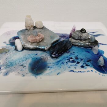 Sculpture titled "Mon monde en eau" by Steffy, Original Artwork, Resin