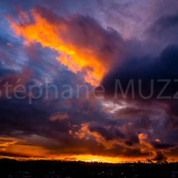 Photography titled "Coucher de soleil e…" by Stéphane Muzzin, Original Artwork