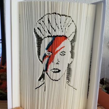 Sculpture intitulée "2023 25 Bowie" par Sye, Œuvre d'art originale, Papier