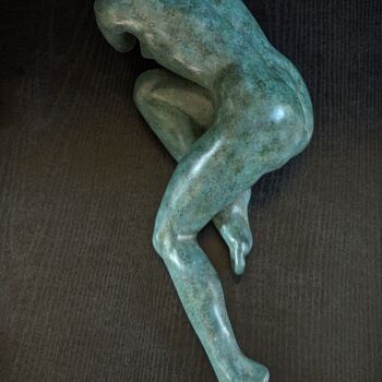Sculpture titled "Belle endormie vers…" by Sylvie Bourély (SB), Original Artwork, Clay