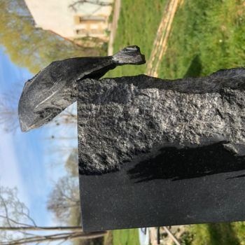 Скульптура под названием "Le Saut Du Saumon /…" - Philippe Tallis, Подлинное произведение искусства, Камень