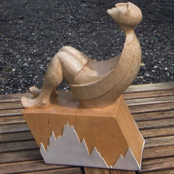 Sculpture titled "chant de loup" by Tatiana Alexandrova, Original Artwork, Wood