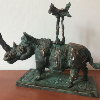 Sculpture intitulée "Rhino with bird" par Erno Toth, Œuvre d'art originale, Bronze