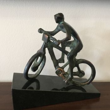 Sculpture intitulée "Biker" par Kristof Toth, Œuvre d'art originale, Bronze