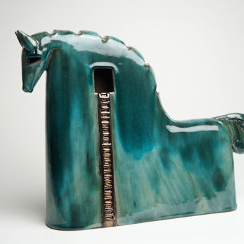Escultura titulada "Trojan Horse Turquo…" por Urszula Despet, Obra de arte original, Cerámica