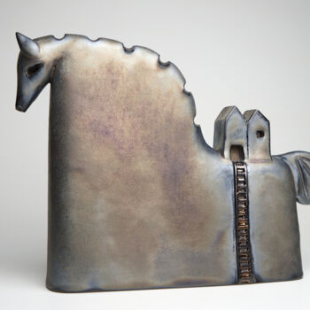 雕塑 标题为“Trojan Horse with H…” 由Urszula Despet, 原创艺术品, 陶瓷