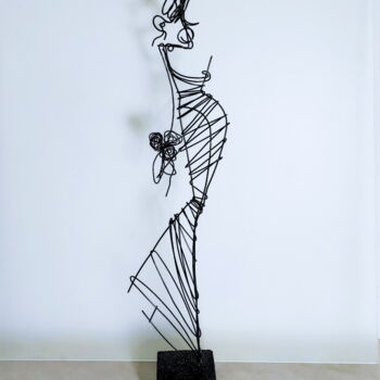 Scultura intitolato "Girl with a bouquet." da Vadim Studenov, Opera d'arte originale, Metalli