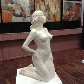 Sculpture intitulée "Bella, Cheveux au v…" par Valerie Barrault, Œuvre d'art originale, Céramique