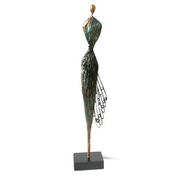 Escultura intitulada "Danseuse de papier…" por Vanessa Renoux, Obras de arte originais, Papel