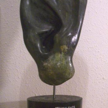 Sculpture titled "avoir de l'oreille" by Marie Claire Van Raes, Original Artwork