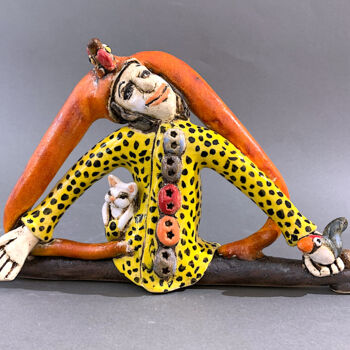 Escultura intitulada "Harlequin with Frie…" por Viktor Zuk, Obras de arte originais, Cerâmica