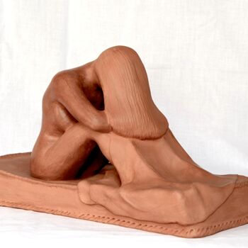 Скульптура под названием "Réflexion" - William Castaño, Подлинное произведение искусства, Глина