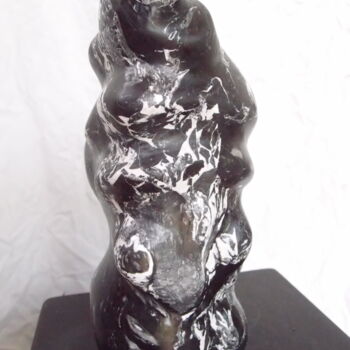 Escultura titulada "La déesse de l'orage" por Xavier Malbreil, Obra de arte original, Piedra