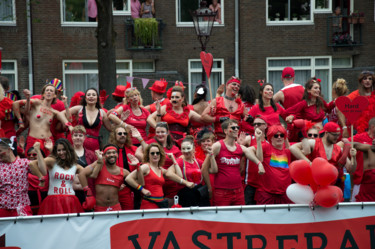Photographie intitulée "Pride Amsterdam #2" par Henk Adriani, Œuvre d'art originale, Photographie numérique