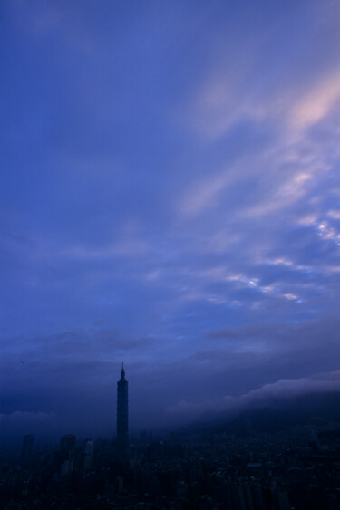 Fotografía titulada "Taipei 101" por Adrian One, Obra de arte original, Fotografía analógica