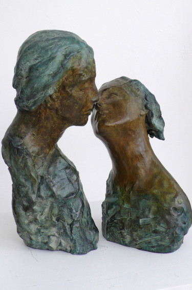 Sculpture titled "LE BAISER" by Aelle, Original Artwork, Bronze