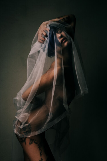 Fotografie getiteld "The Bent Bride" door Aioria Fontana, Origineel Kunstwerk, Digitale fotografie