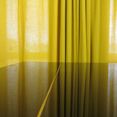 Fotografia intitolato "Le rideau jaune" da Alain Machelidon, Opera d'arte originale, Fotografia non manipolata