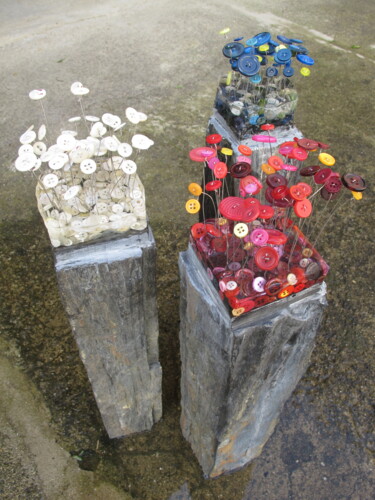 Sculpture titled "In ingliche "Flower…" by Alain Platet, Original Artwork, Stone