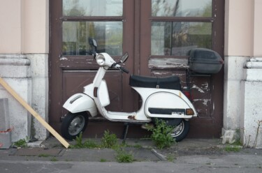 Photography titled "13.04.2020 Vespa" by Alen Gurovic, Original Artwork, Non Manipulated Photography