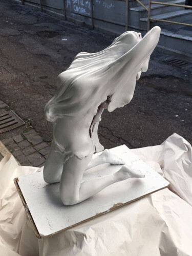 Sculpture titled "DONNA VELATA" by Alessandro Colucci, Original Artwork, Clay