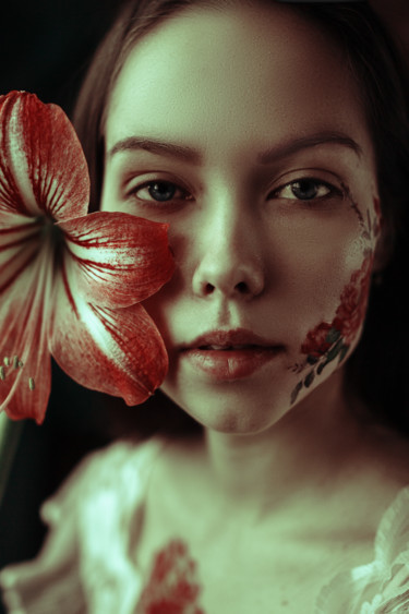 Фотография под названием "The stinging girl w…" - Alex Grear, Подлинное произведение искусства, Цифровая фотография