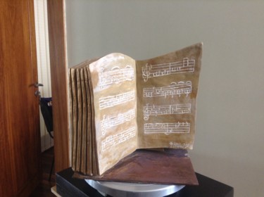 Sculpture intitulée "Livre de musique" par Alia Attieh, Œuvre d'art originale, Terre cuite