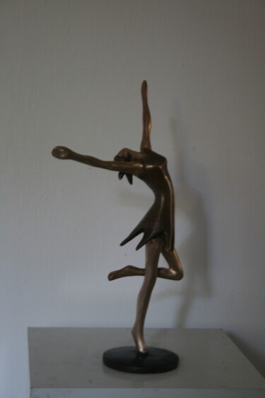 Sculptuur getiteld "BALLERINA 3" door Ypym Shystyq, Origineel Kunstwerk, Bronzen