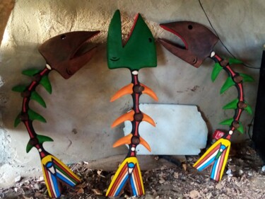 Sculpture titled "Espinhos coloridos" by Altino Nhavene, Original Artwork, Wood