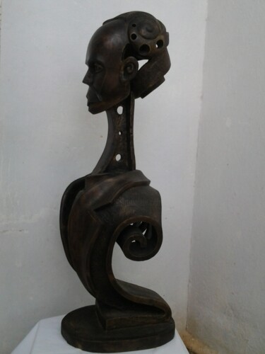 Scultura intitolato "El apostol" da Alvaro Hernadez Reyes, Opera d'arte originale, Legno