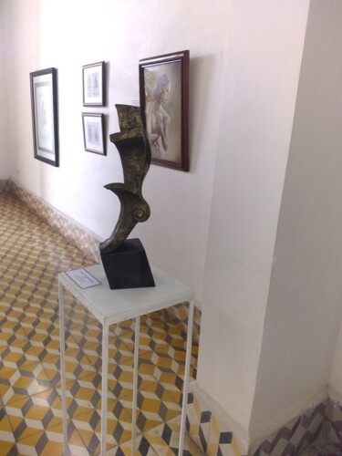 Скульптура под названием "Equilibrio" - Alvaro Hernadez Reyes, Подлинное произведение искусства, Дерево