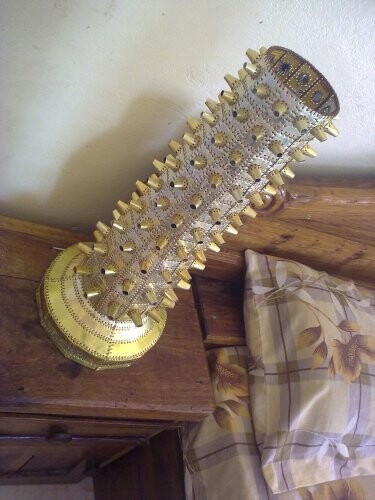 Design intitulée "lampe épineuse dorée" par Sobel, Œuvre d'art originale
