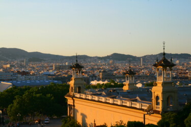 Photographie intitulée "Roofs Of Barcelona" par Andrei Klenov, Œuvre d'art originale