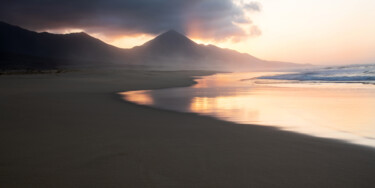 Фотография под названием "COFETE SUNSET" - Andrew Lever, Подлинное произведение искусства, Цифровая фотография