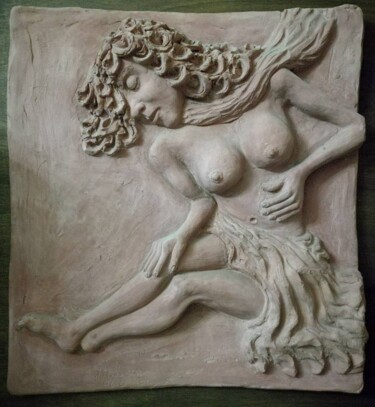 Sculptuur getiteld "Donna in dolce atte…" door Angelo Telesca, Origineel Kunstwerk, Polymeer klei Gemonteerd op Houten paneel