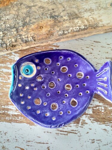 Sculpture titled "Poisson en faïence…" by Anne Cabon, Original Artwork, Ceramics