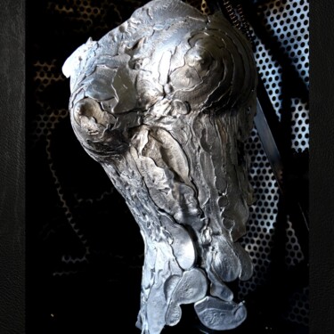 Skulptur mit dem Titel "Gynoïde T2-ALPHA" von Antoine Rey, Original-Kunstwerk, Aluminium