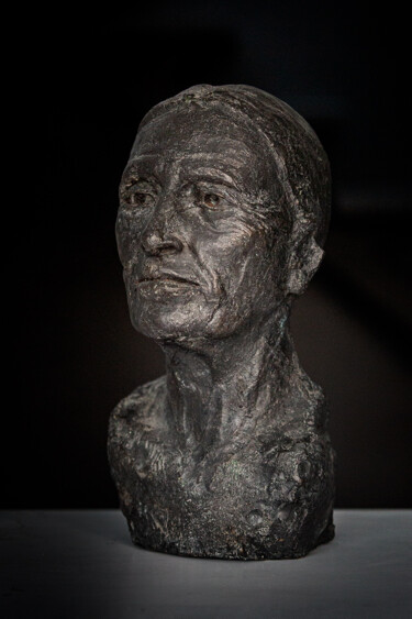 Skulptur mit dem Titel "Shaman" von Antoinette Rozan, Original-Kunstwerk, Bronze