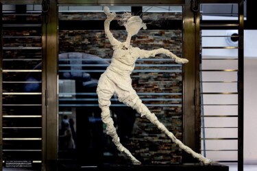 Скульптура под названием "Dance With Me" - Antoinette Rozan, Подлинное произведение искусства, Гипс