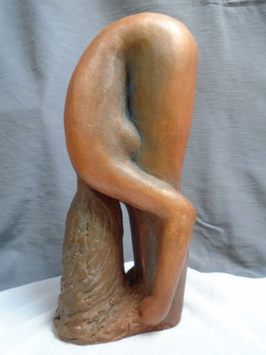 Escultura intitulada "Le monde à l'envers…" por Marie Ruiz, Obras de arte originais, Terracota