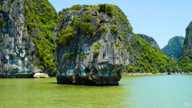 Фотография под названием "Halong Bay, Vietnam…" - Armajay, Подлинное произведение искусства, Цифровая фотография
