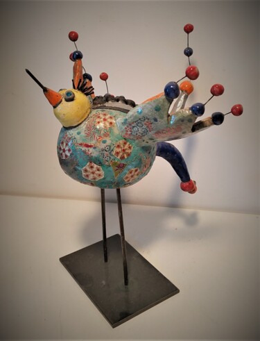 Sculpture titled "oiseau vert transfe…" by Armelle Colombier, Original Artwork, Ceramics
