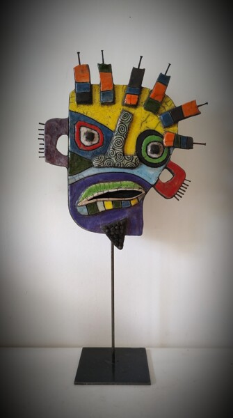 Sculpture titled "Masque gros dur 2" by Armelle Colombier, Original Artwork, Ceramics